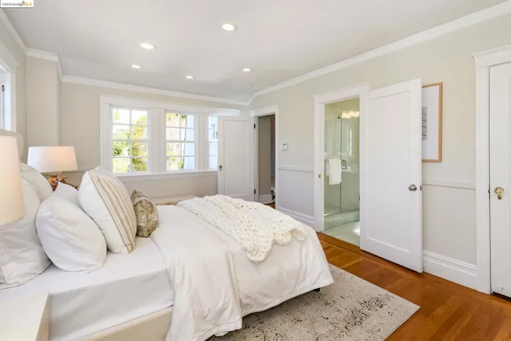 1021 Sunnyhills Rd, Oakland, California 94610