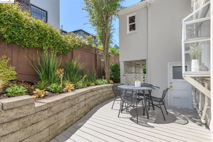 1021 Sunnyhills Rd, Oakland, California 94610