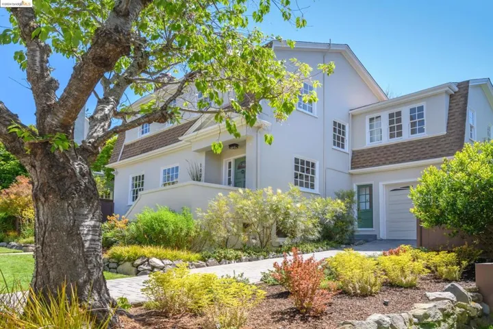 1021 Sunnyhills Rd, Oakland, California 94610