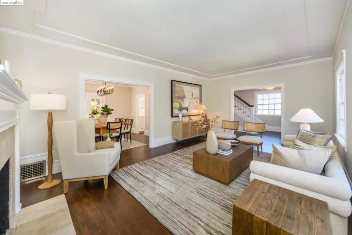 1021 Sunnyhills Rd, Oakland, California 94610