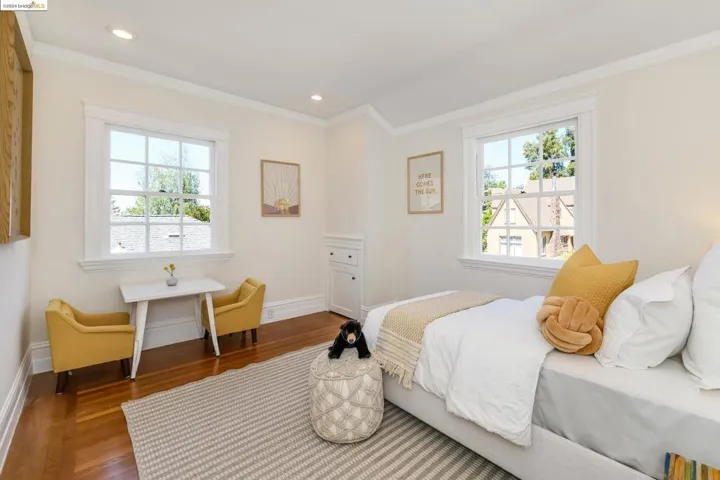 1021 Sunnyhills Rd, Oakland, California 94610