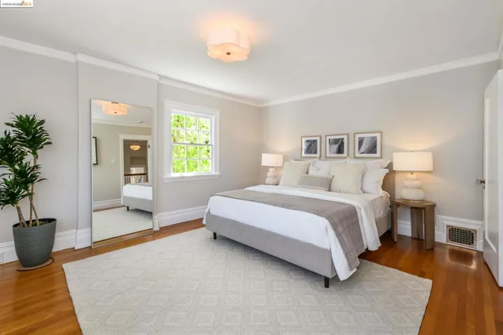 1021 Sunnyhills Rd, Oakland, California 94610