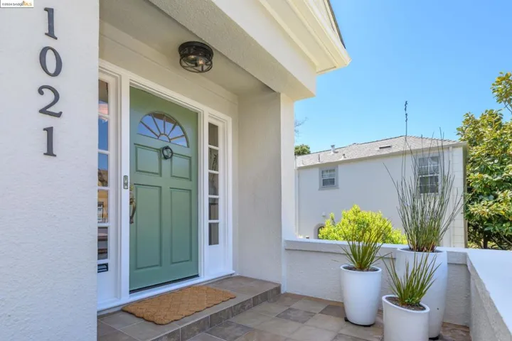 1021 Sunnyhills Rd, Oakland, California 94610