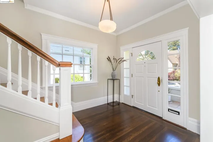 1021 Sunnyhills Rd, Oakland, California 94610