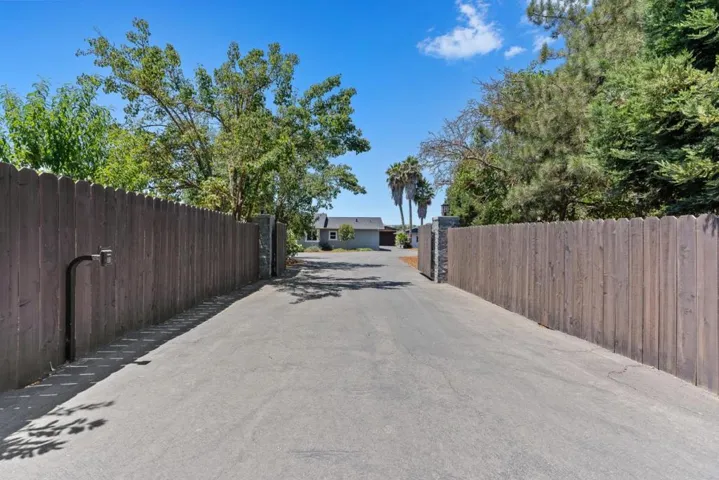 11685 Foothill Avenue, Gilroy, California 95020