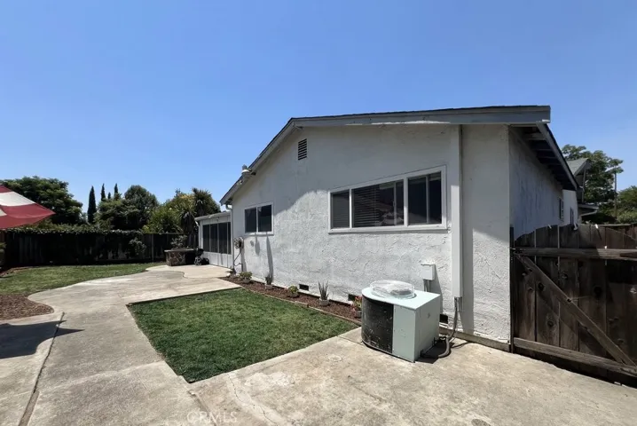 Spacious Back yard