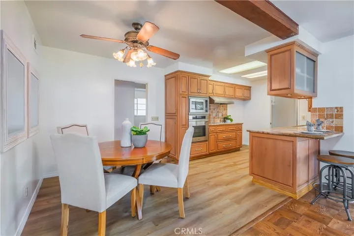 Kitchen eating area