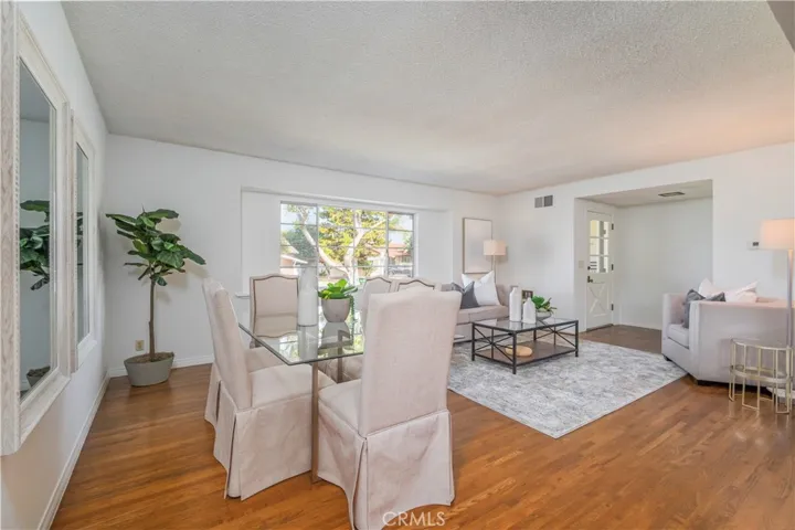 Livingroom/Dinning room