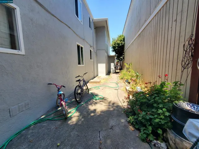 2552 109th Ave, Oakland, California 94603
