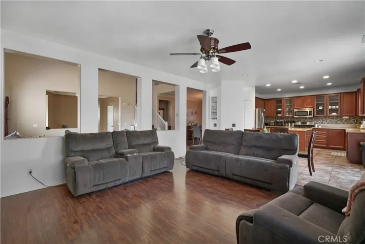 527 W Kennedy Street, Rialto, California 92376