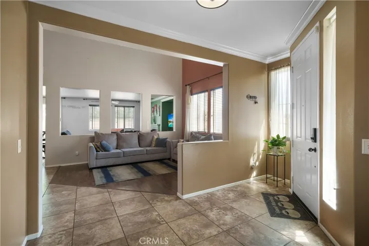 527 W Kennedy Street, Rialto, California 92376