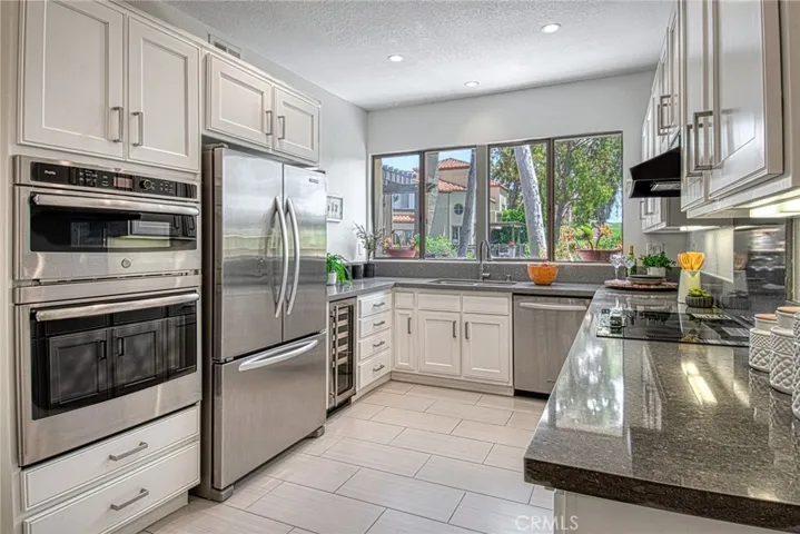 407 Bay Hill Drive, Newport Beach, California 92660