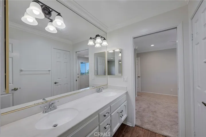 71. Jack & Jill Bath
