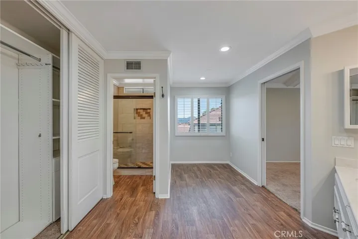 87. Make-Up -Master Bath