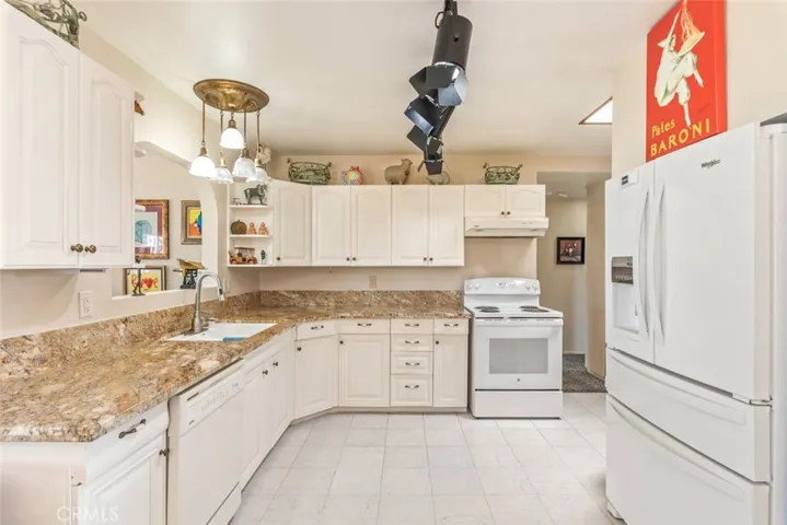 451 Palomar, Hemet, California 92543
