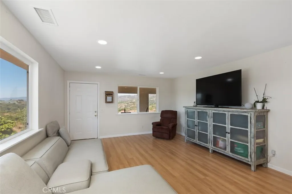 23505 Carancho Road, Temecula, California 92590 home-pic-51