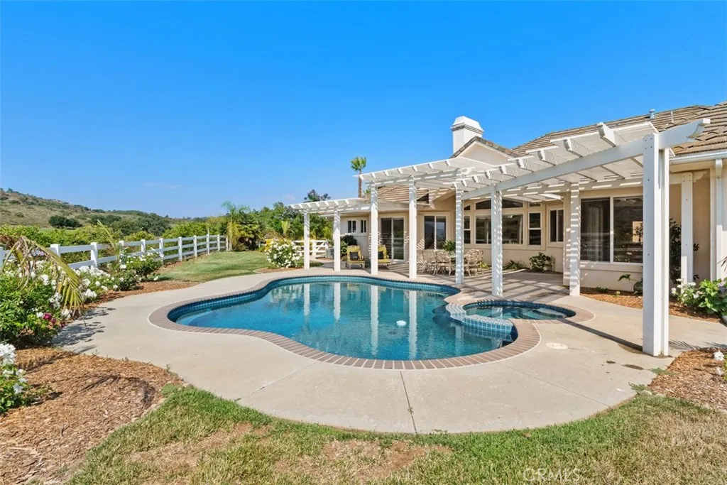 23505 Carancho Road, Temecula, California 92590 home-pic-3
