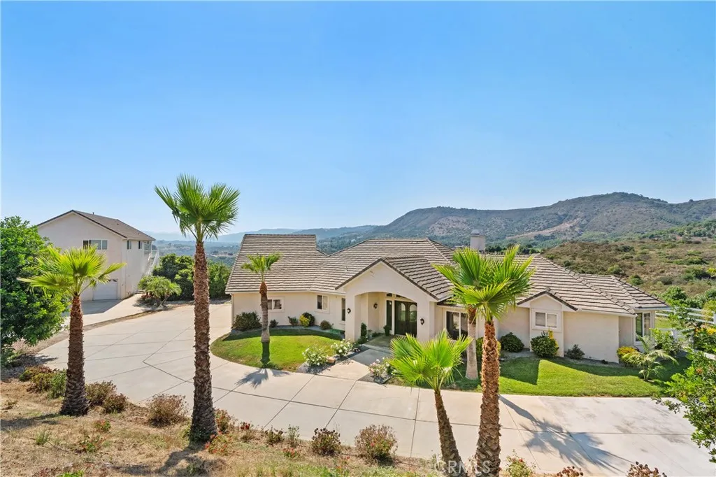 23505 Carancho Road, Temecula, California 92590 home-pic-0
