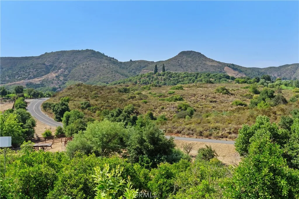 23505 Carancho Road, Temecula, California 92590 home-pic-69