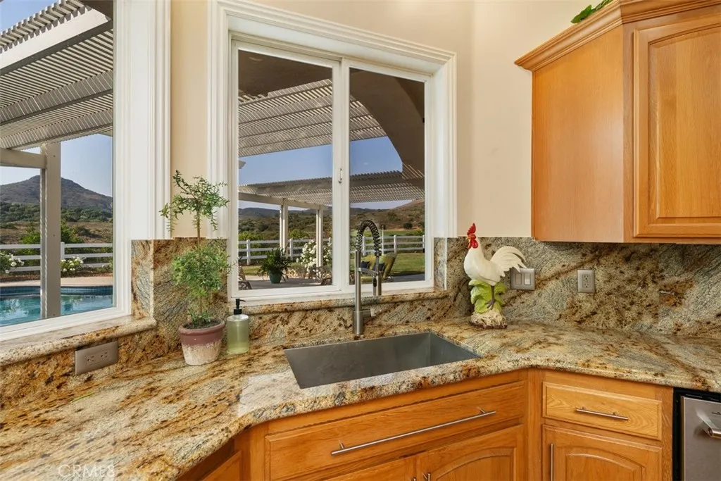 23505 Carancho Road, Temecula, California 92590 home-pic-15