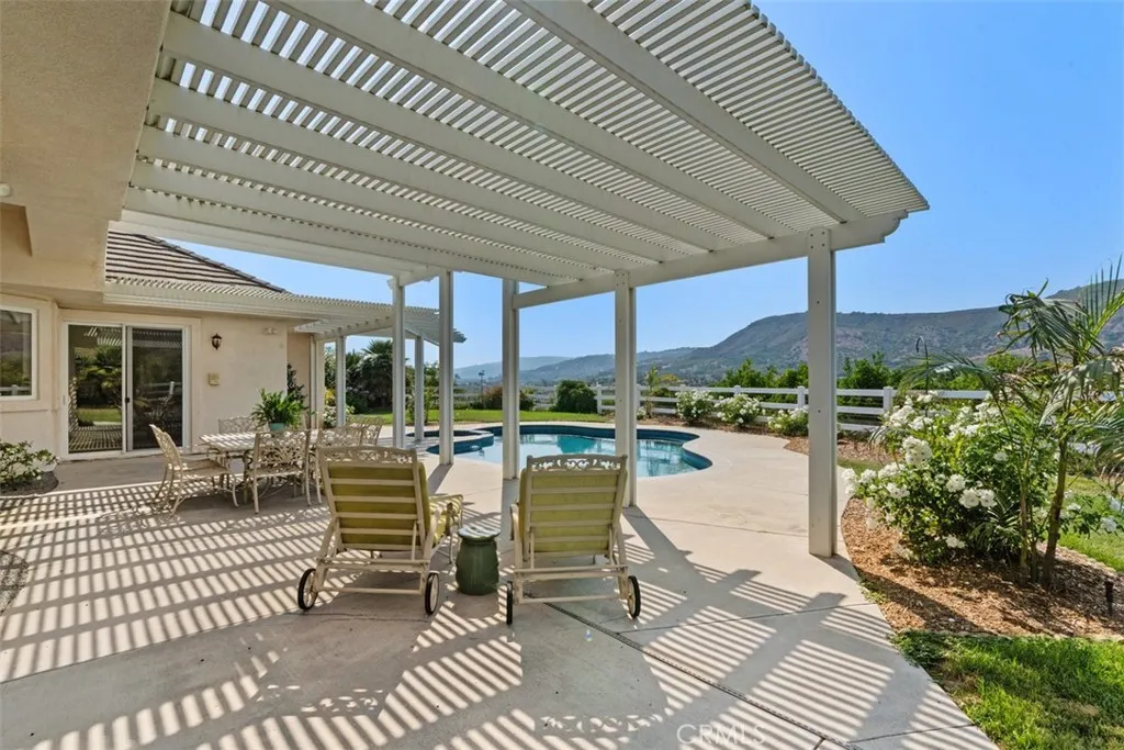 23505 Carancho Road, Temecula, California 92590 home-pic-38