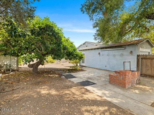 One car garage w/addtional storage