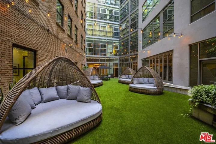 727 W 7th Street 414, Los Angeles, California 90017