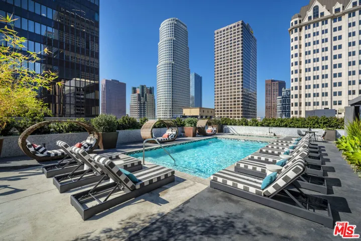 727 W 7th Street 414, Los Angeles, California 90017