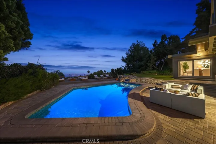10820 Savona Road, Los Angeles, California 90077