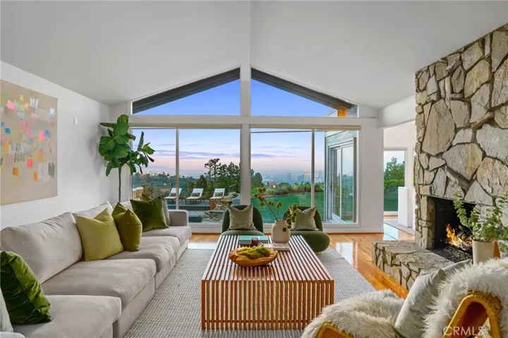 10820 Savona Road, Los Angeles, California 90077
