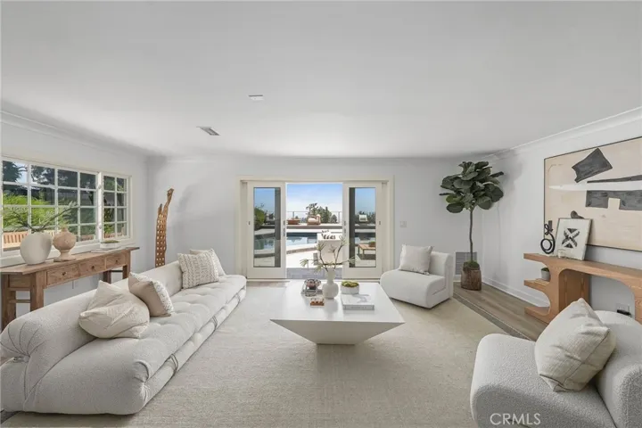 10820 Savona Road, Los Angeles, California 90077