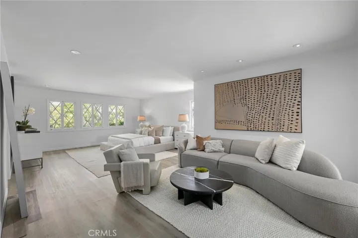 10820 Savona Road, Los Angeles, California 90077