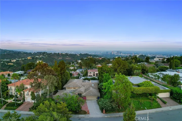 10820 Savona Road, Los Angeles, California 90077