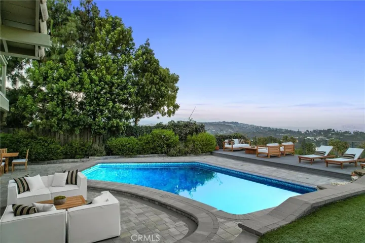 10820 Savona Road, Los Angeles, California 90077