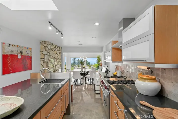 10820 Savona Road, Los Angeles, California 90077