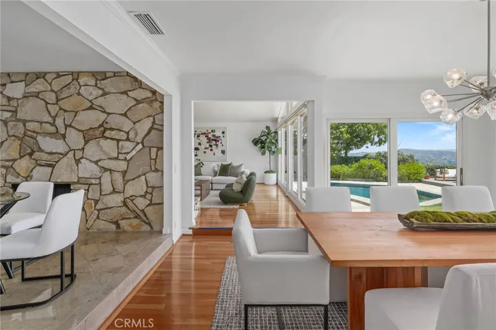 10820 Savona Road, Los Angeles, California 90077