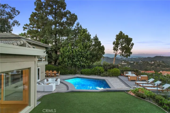 10820 Savona Road, Los Angeles, California 90077