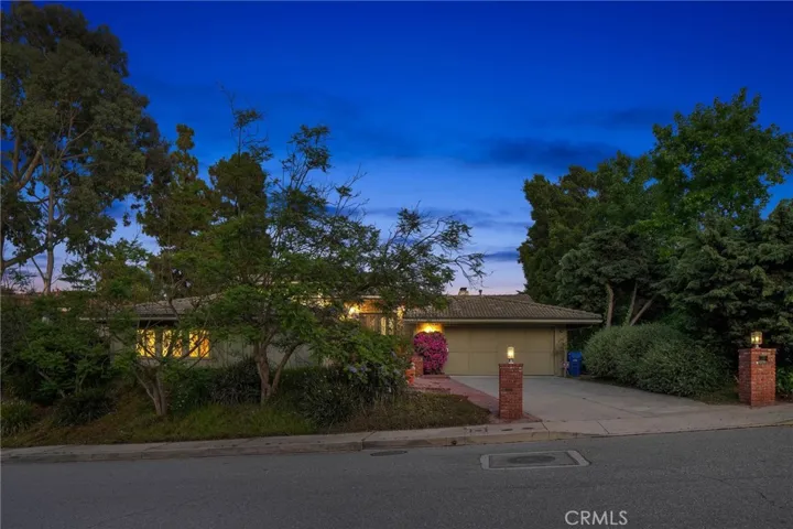 10820 Savona Road, Los Angeles, California 90077