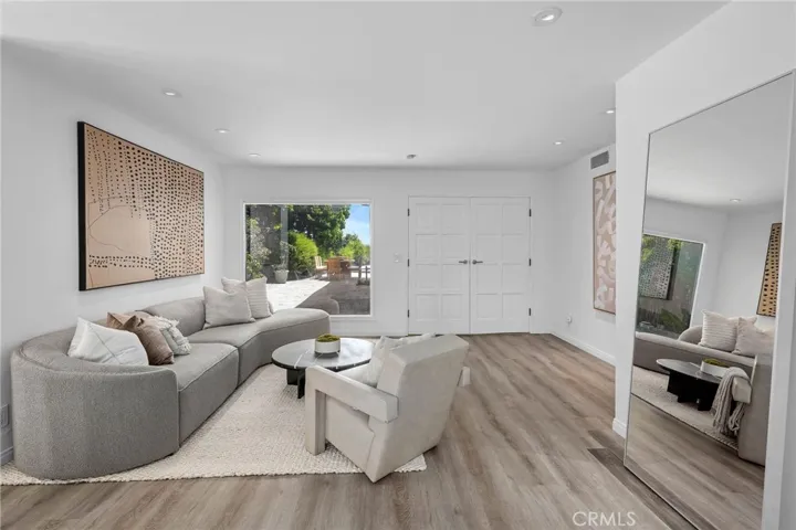10820 Savona Road, Los Angeles, California 90077