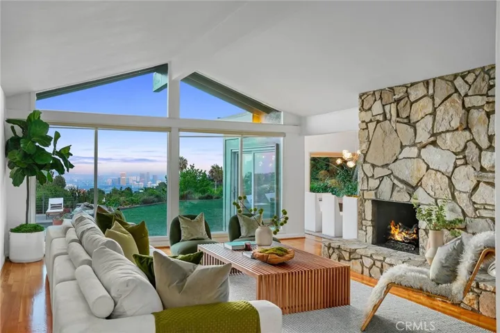 10820 Savona Road, Los Angeles, California 90077
