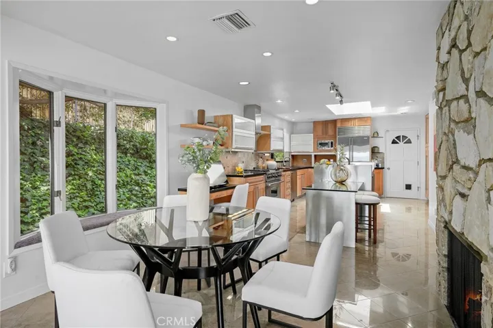 10820 Savona Road, Los Angeles, California 90077