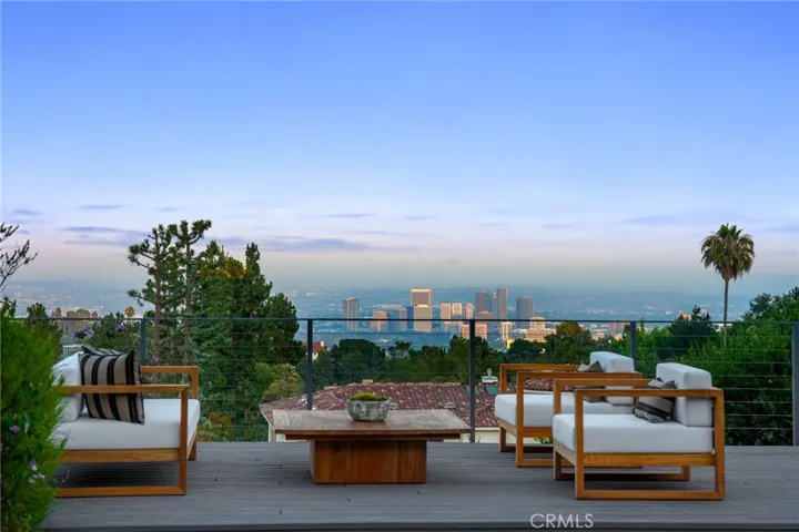 10820 Savona Road, Los Angeles, California 90077