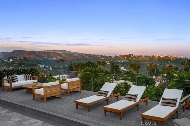 10820 Savona Road, Los Angeles, California 90077