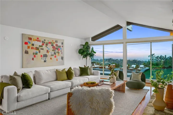 10820 Savona Road, Los Angeles, California 90077
