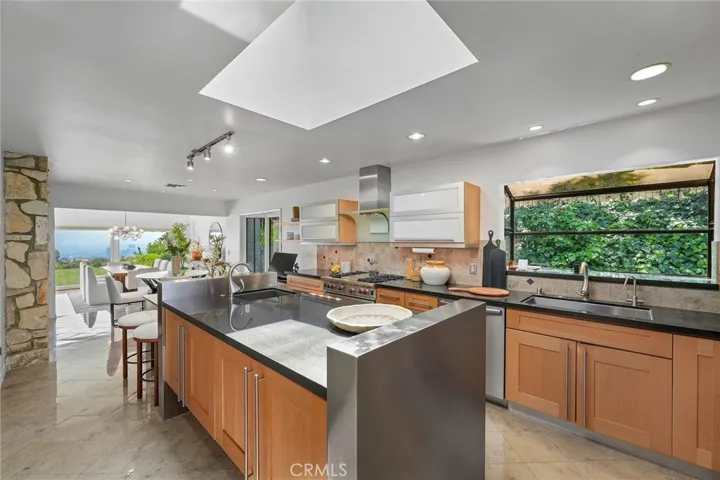 10820 Savona Road, Los Angeles, California 90077