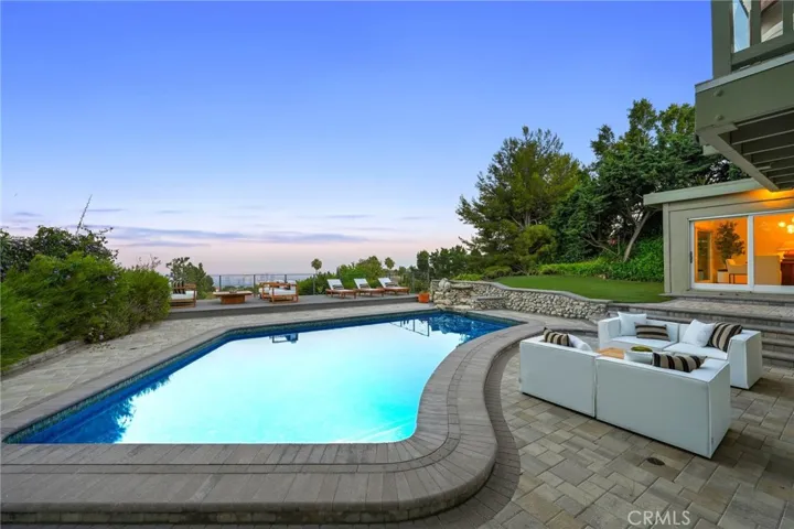 10820 Savona Road, Los Angeles, California 90077