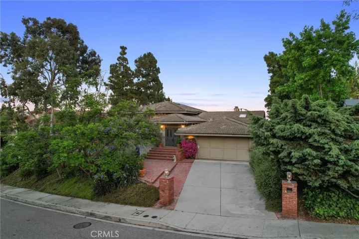 10820 Savona Road, Los Angeles, California 90077