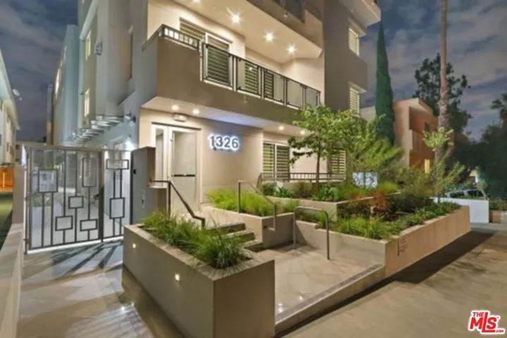 1326 S Centinela Avenue 302, Los Angeles, California 90025