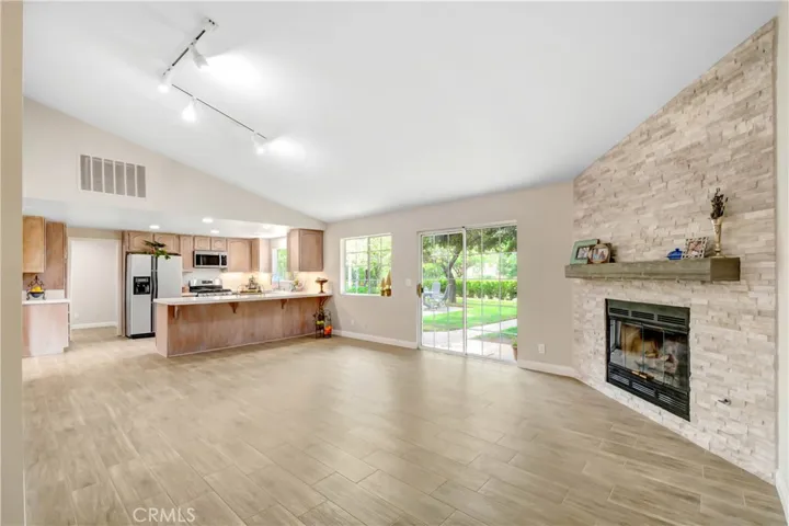 Kitchen, Breakfast bar, and Family rooms has an expansive Great room feel.