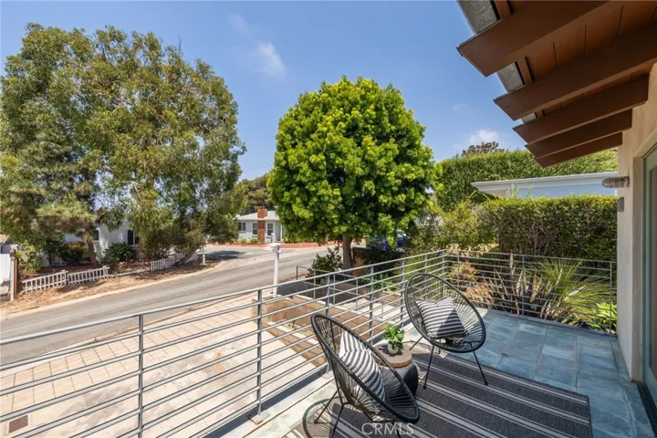 2710 Pine Avenue, Manhattan Beach, California 90266